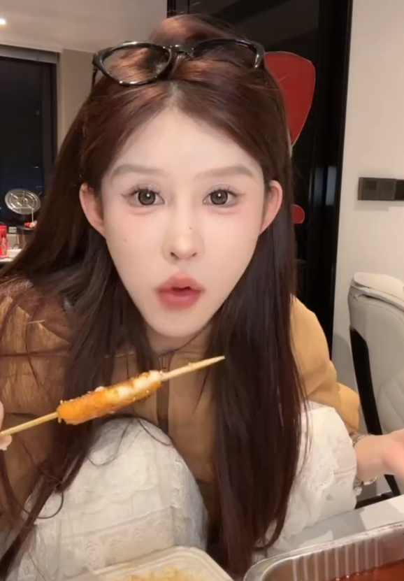 驴家一直鼎盛，仙家鼎盛一期，傲娇美回应分手质疑“整容女”(图4)
