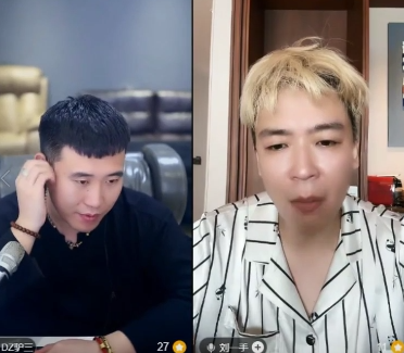 刘一手没给女孩买过包,只给董莹莹买包,文儿欢迎豆豆加入大家庭(图1) 刘一手没给女孩买过包,只给董莹莹买包,文儿欢迎豆豆加入大家庭(图1)