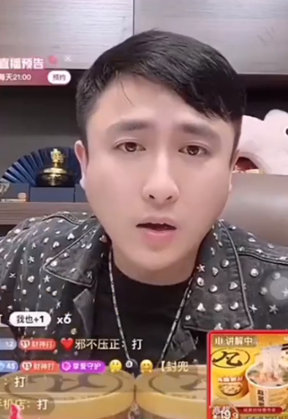 散打哥怒怼辛巴:谁强你怼谁,装干净高大尚!思雨否认吃cp红利(图1) 散打哥怒怼辛巴:谁强你怼谁,装干净高大尚!思雨否认吃cp红利(图1)