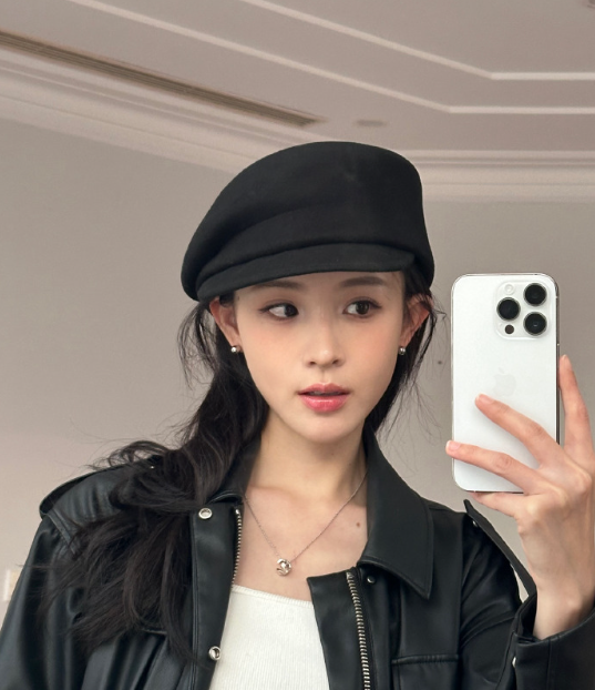 接受街头采访引发关注，周二珂否认要去相亲，澄清并不喜欢胖子(图1)