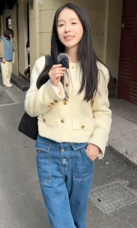 接受街头采访引发关注，周二珂否认要去相亲，澄清并不喜欢胖子(图6)