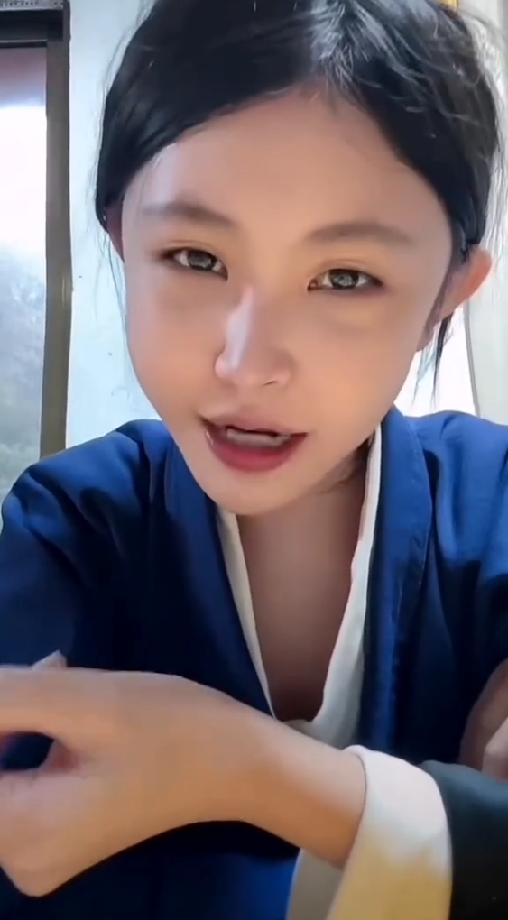 猫妹妹揭秘美白丸骗局,有用就没黑人了,刘二狗谈拥有时代的网红(图2) 猫妹妹揭秘美白丸骗局,有用就没黑人了,刘二狗谈拥有时代的网红(图2)