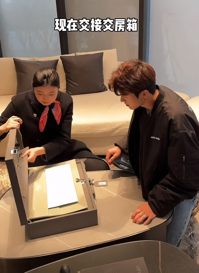 宋浩然兑现承诺买下婚房,韩安冉否认房子2000万,否认炒作买热搜(图3) 宋浩然兑现承诺买下婚房,韩安冉否认房子2000万,否认炒作买热搜(图3)