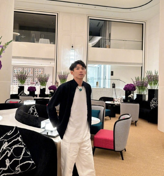 天佑自曝恋爱渣男史,无情很残忍!何婧婧男友买了保时捷911?(图4) 天佑自曝恋爱渣男史,无情很残忍!何婧婧男友买了保时捷911?(图4)