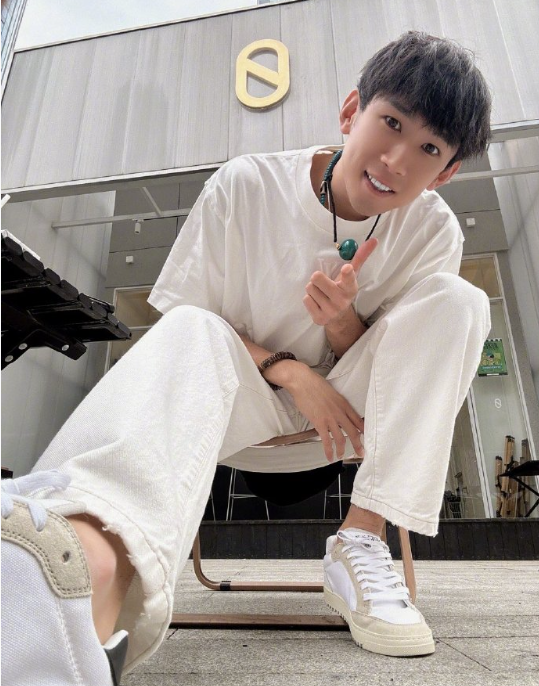 天佑自曝恋爱渣男史,无情很残忍!何婧婧男友买了保时捷911?(图5) 天佑自曝恋爱渣男史,无情很残忍!何婧婧男友买了保时捷911?(图5)