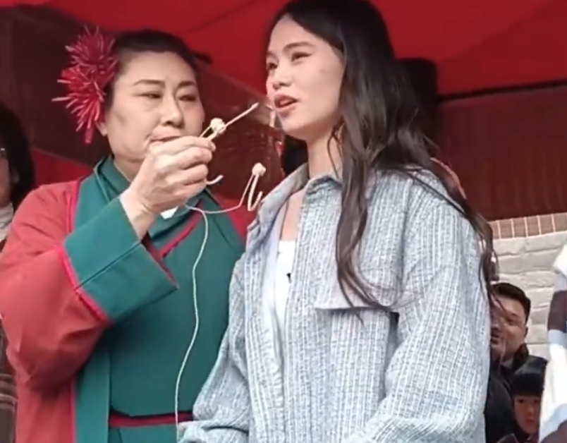 杜明远蹭流量,被王婆说媒赶下台,散打负了全世界,没负祁天道(图1) 杜明远蹭流量,被王婆说媒赶下台,散打负了全世界,没负祁天道(图1)