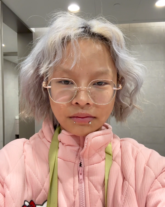 拍Vlog被医生误会报警,女网红委屈要求道歉,发文维权被说成网暴(图1) 拍Vlog被医生误会报警,女网红委屈要求道歉,发文维权被说成网暴(图1)