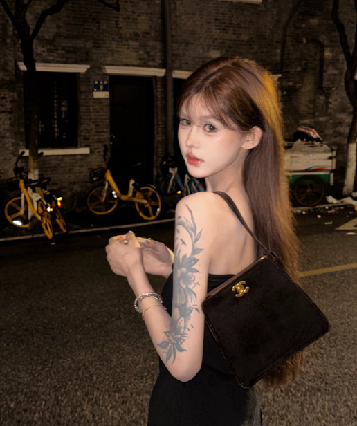 傲娇美承认与殷世航恋情复合?散打和二子爷停火,给二驴面子?(图1) 傲娇美承认与殷世航恋情复合?散打和二子爷停火,给二驴面子?(图1)