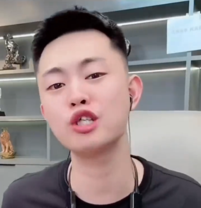 巴扎黑说二驴本来是可以回归的,梦瑶否认婚内出轨,当时还没在一起(图1) 巴扎黑说二驴本来是可以回归的,梦瑶否认婚内出轨,当时还没在一起(图1)