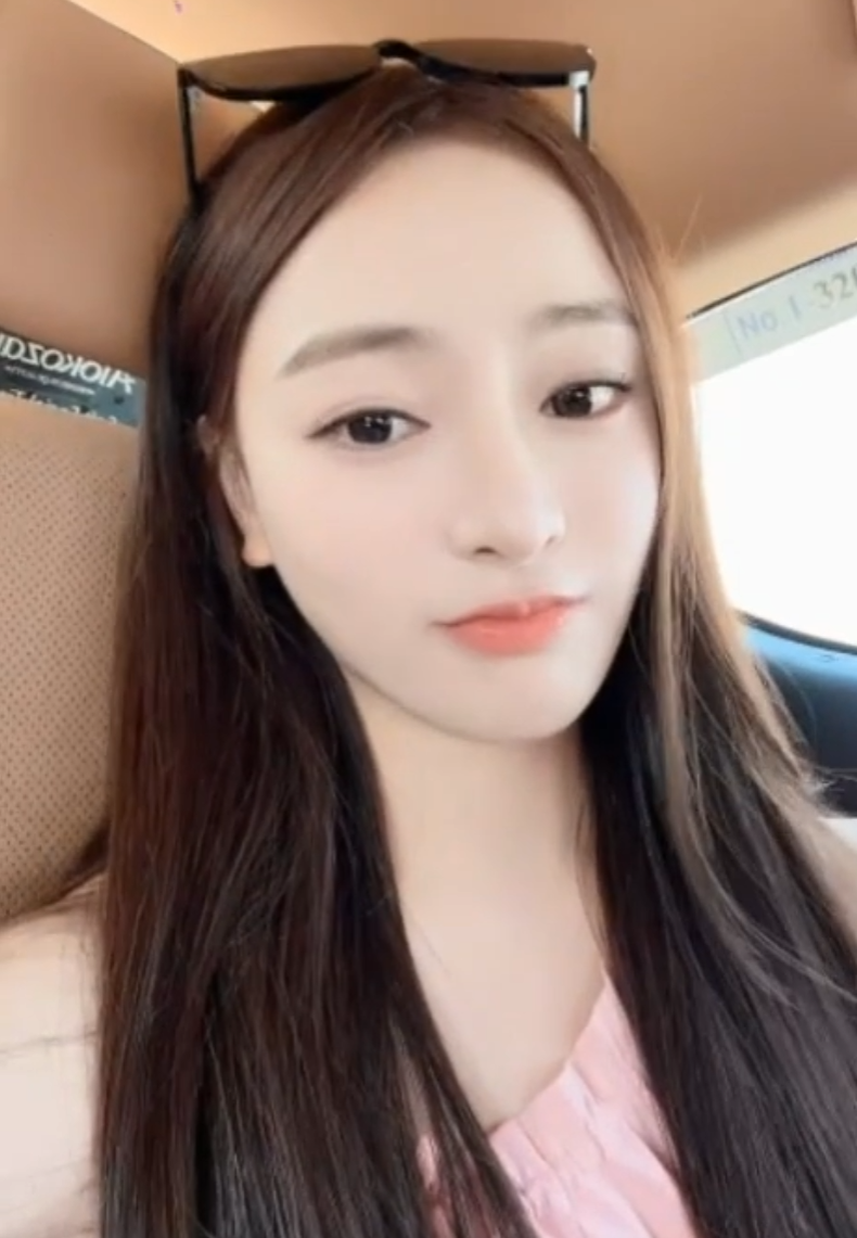 芮甜甜姐妹同框,承诺拉票给妹妹买车!文儿聚会地点公开,景色宜人(图3) 芮甜甜姐妹同框,承诺拉票给妹妹买车!文儿聚会地点公开,景色宜人(图3)