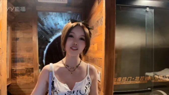 芮甜甜姐妹同框,承诺拉票给妹妹买车!文儿聚会地点公开,景色宜人(图5) 芮甜甜姐妹同框,承诺拉票给妹妹买车!文儿聚会地点公开,景色宜人(图5)