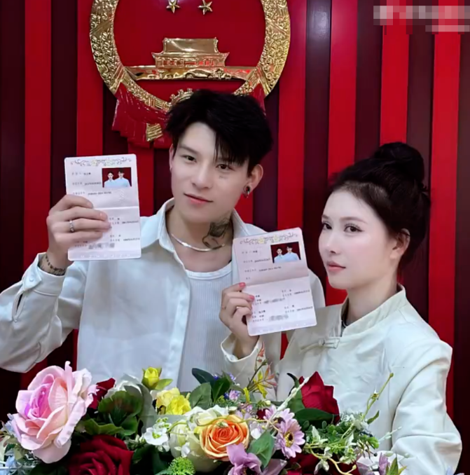 不原谅!刘一手二郎不再是师徒,认识三天闪婚?网红攀娘允儿领证(图1) 不原谅!刘一手二郎不再是师徒,认识三天闪婚?网红攀娘允儿领证(图1)