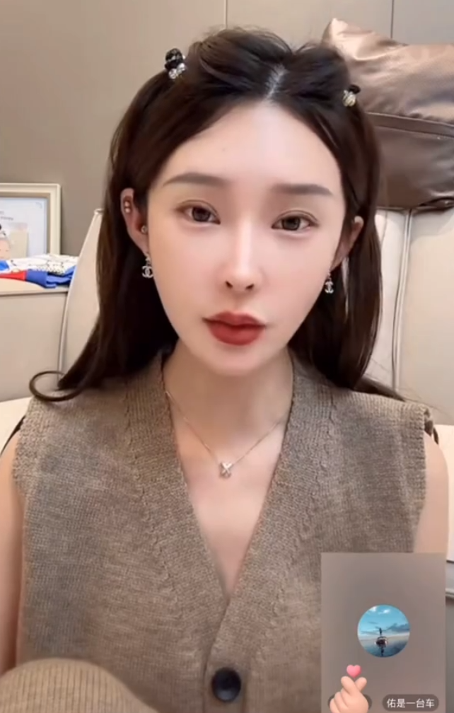 天佑:再谈恋爱必须找有文化的女朋友,散打哥账号掉了80多万粉丝(图1) 天佑:再谈恋爱必须找有文化的女朋友,散打哥账号掉了80多万粉丝(图1)