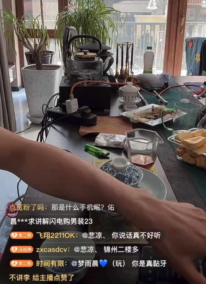 天佑:再谈恋爱必须找有文化的女朋友,散打哥账号掉了80多万粉丝(图4) 天佑:再谈恋爱必须找有文化的女朋友,散打哥账号掉了80多万粉丝(图4)