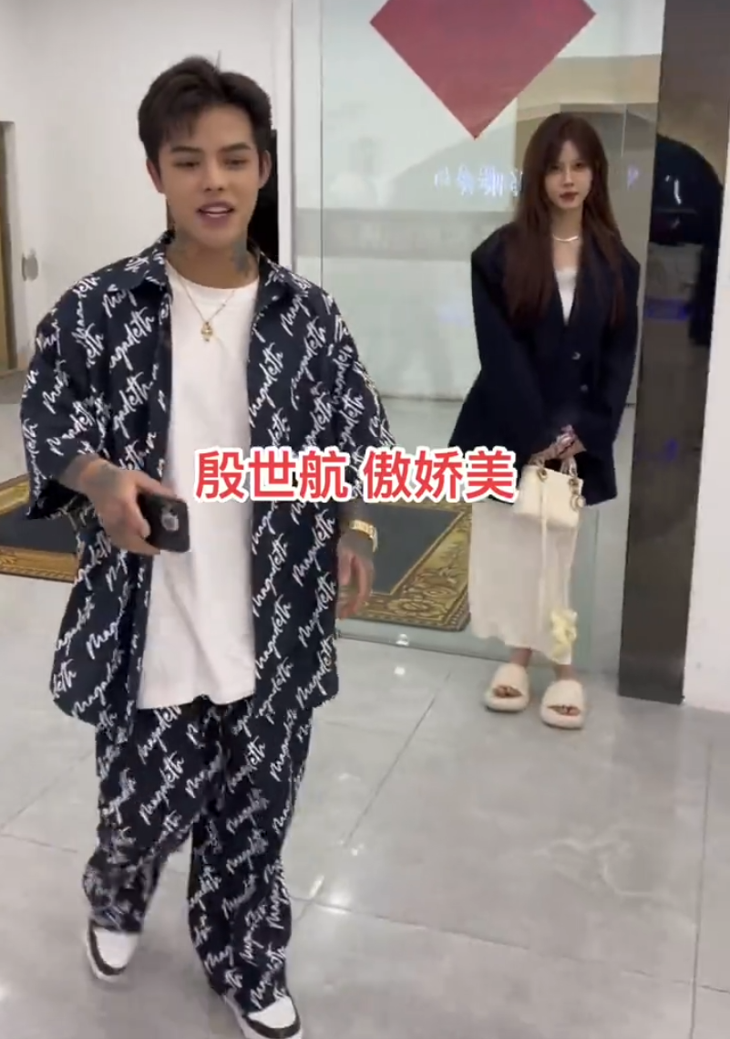 老葛:买到假货我给你赔10倍!傲娇美回应何时和男友殷世航官宣?(图4) 老葛:买到假货我给你赔10倍!傲娇美回应何时和男友殷世航官宣?(图4)
