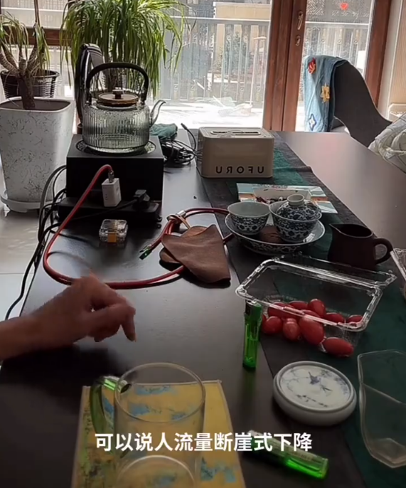 天佑点评KS没有二驴ks,人气断崖式下跌,天佑回应为何不结婚?(图1) 天佑点评KS没有二驴ks,人气断崖式下跌,天佑回应为何不结婚?(图1)