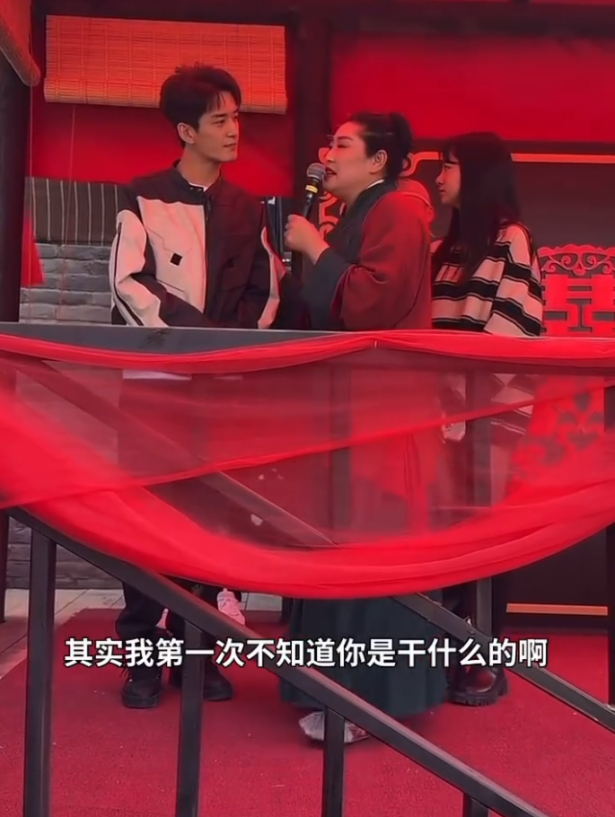 王婆说媒爆红网络,沈曼想去担心被说蹭流量,自曝30岁还单身原因(图3) 王婆说媒爆红网络,沈曼想去担心被说蹭流量,自曝30岁还单身原因(图3)