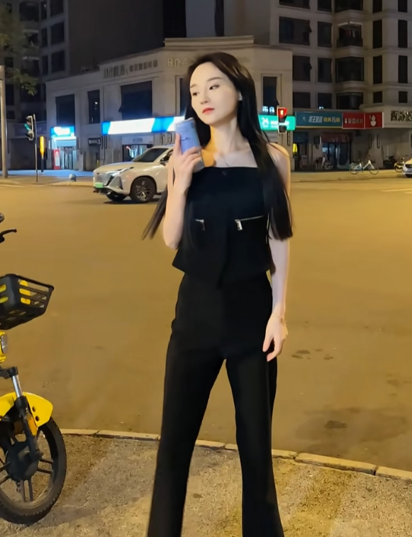 王婆说媒爆红网络,沈曼想去担心被说蹭流量,自曝30岁还单身原因(图4) 王婆说媒爆红网络,沈曼想去担心被说蹭流量,自曝30岁还单身原因(图4)