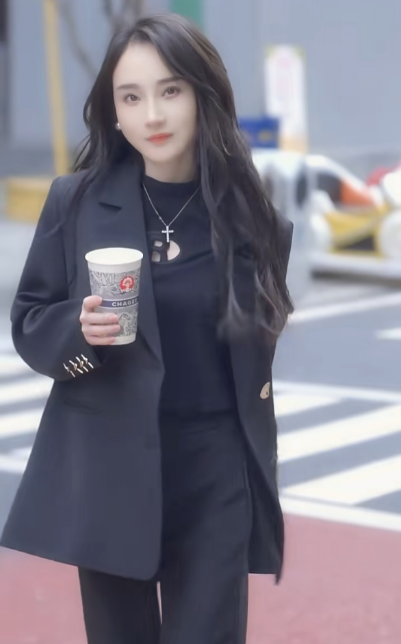 王婆说媒爆红网络,沈曼想去担心被说蹭流量,自曝30岁还单身原因(图5) 王婆说媒爆红网络,沈曼想去担心被说蹭流量,自曝30岁还单身原因(图5)