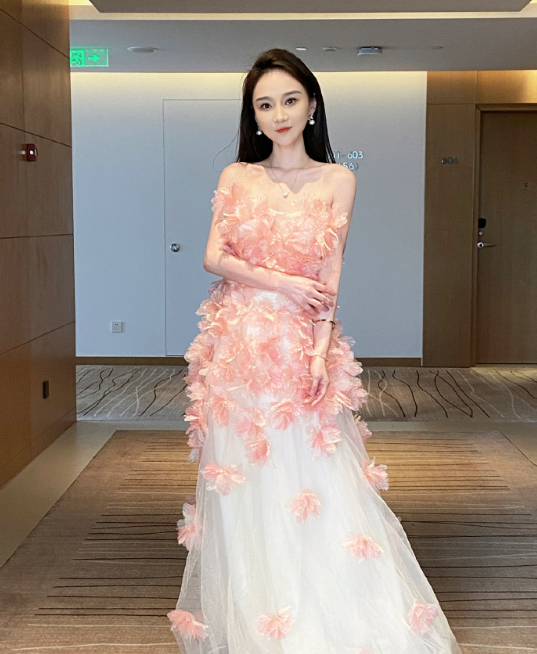 王婆说媒爆红网络,沈曼想去担心被说蹭流量,自曝30岁还单身原因(图6) 王婆说媒爆红网络,沈曼想去担心被说蹭流量,自曝30岁还单身原因(图6)