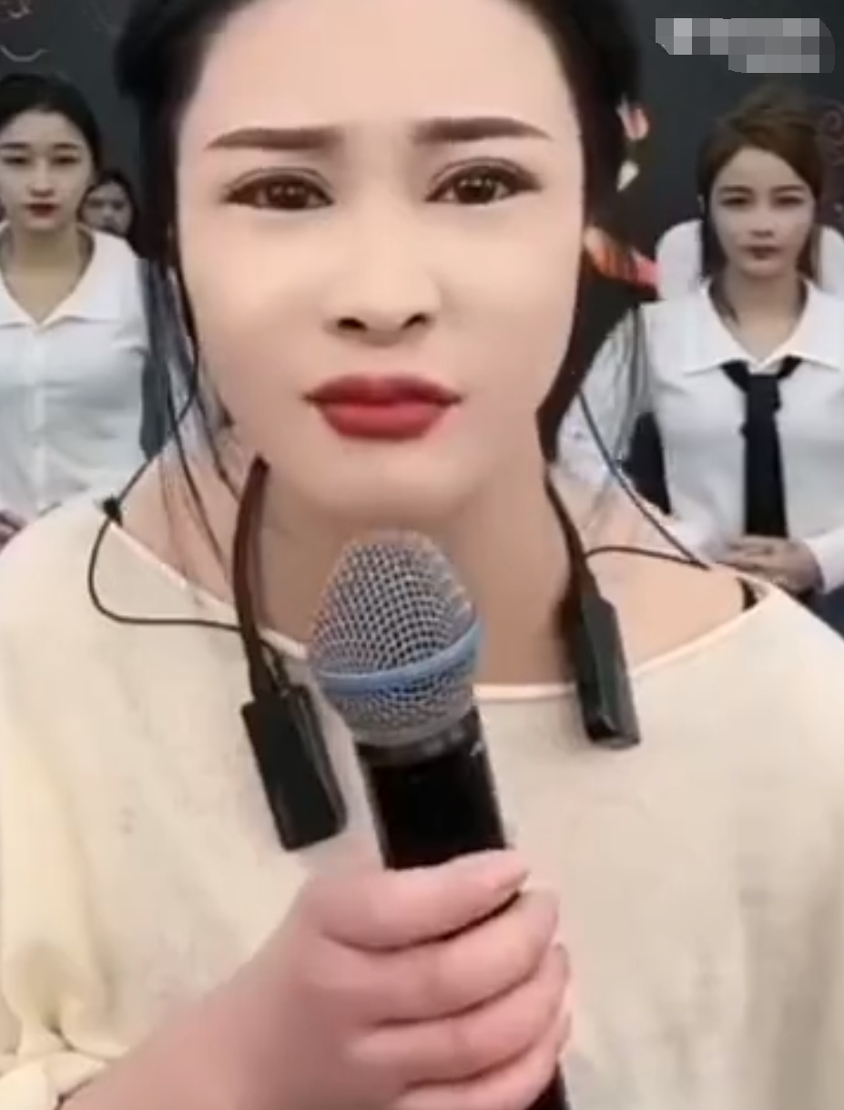 洋姐点评打道之战是分脏不匀,丁老五提醒猫妹妹:早晚后悔不应撕师父(图1) 洋姐点评打道之战是分脏不匀,丁老五提醒猫妹妹:早晚后悔不应撕师父(图1)