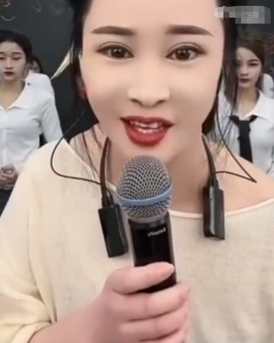 洋姐点评打道之战是分脏不匀,丁老五提醒猫妹妹:早晚后悔不应撕师父(图2) 洋姐点评打道之战是分脏不匀,丁老五提醒猫妹妹:早晚后悔不应撕师父(图2)