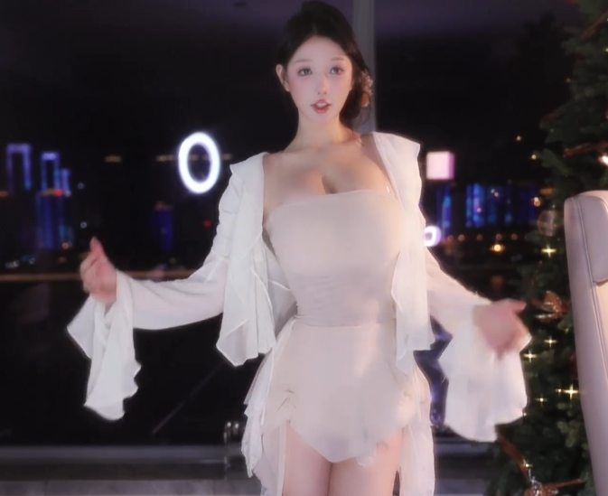 身材好人气高就是“原罪”?米娜遭受大量举报,自曝是遭同行嫉妒(图2) 身材好人气高就是“原罪”?米娜遭受大量举报,自曝是遭同行嫉妒(图2)