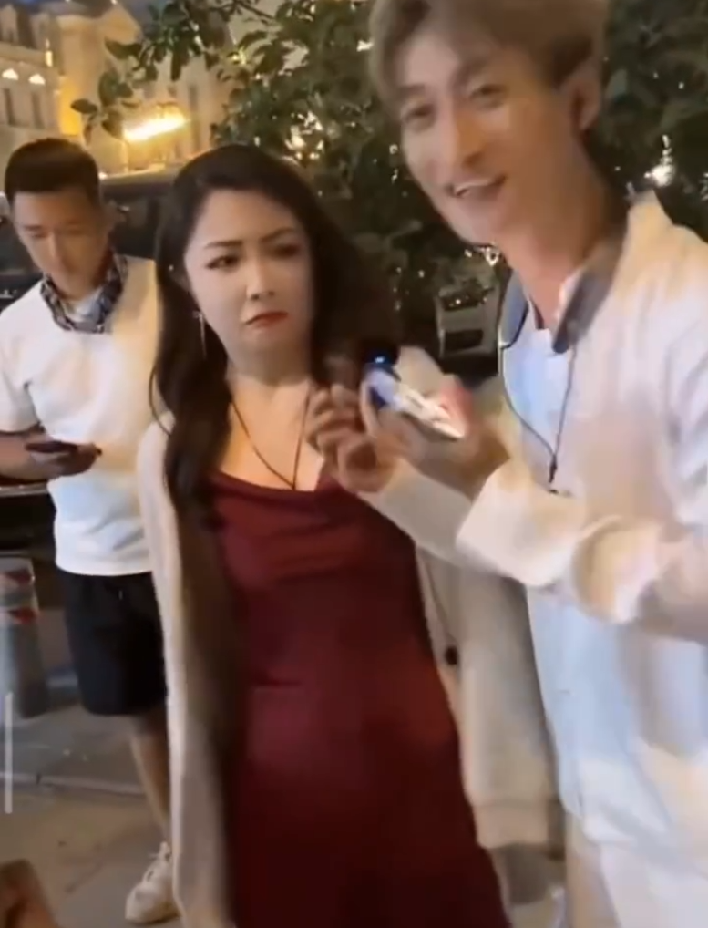 我直播间亲嘴不会被封，祁天道搭讪美女上手，遭对方男运营制止(图7)