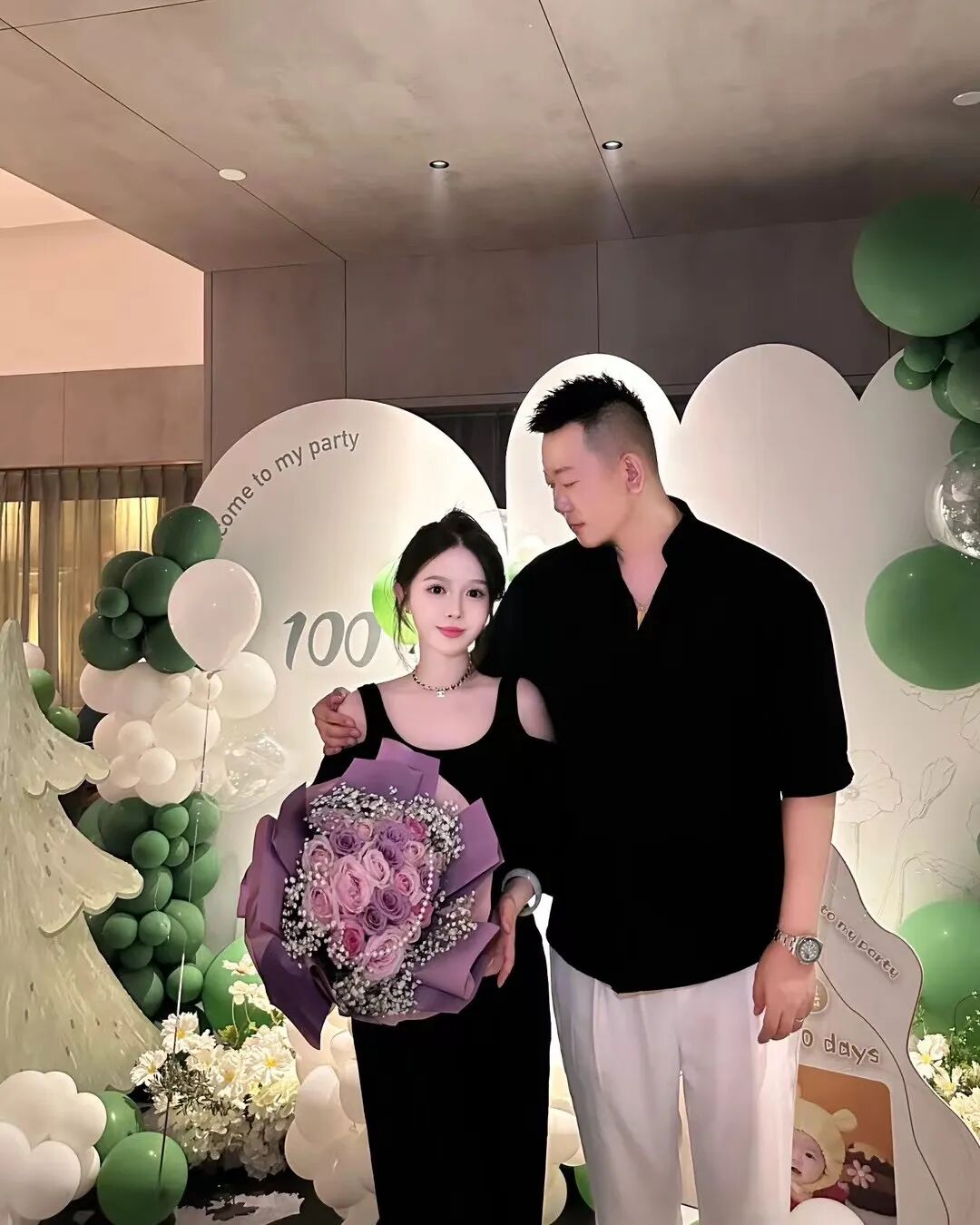 韩雅乐沈美嘉夫妻为女儿庆百日宴,思萌撕盈儿,在男友前没边界感!(图3) 韩雅乐沈美嘉夫妻为女儿庆百日宴,思萌撕盈儿,在男友前没边界感!(图3)