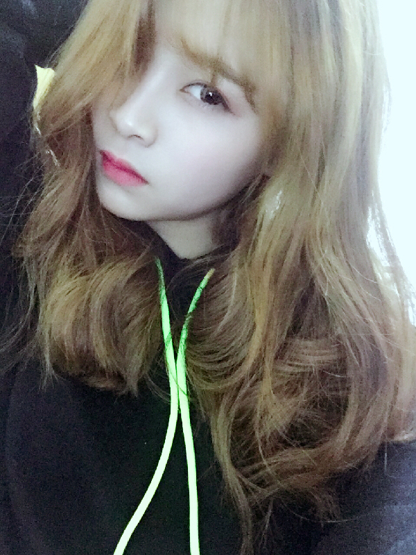 yy俏皮与大胸相结合—美女主播灵儿美照来袭！第12张