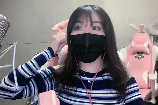 经历了重大人生巨变,PDD停播原因是丧父,上线爆料即将回归复播(图1) 经历了重大人生巨变,PDD停播原因是丧父,上线爆料即将回归复播(图1)