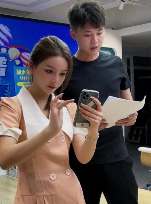 女方已怀孕,许华升婷婷不停正式官宣!天佑吐槽被李四拿马场架上了(图1) 女方已怀孕,许华升婷婷不停正式官宣!天佑吐槽被李四拿马场架上了(图1)