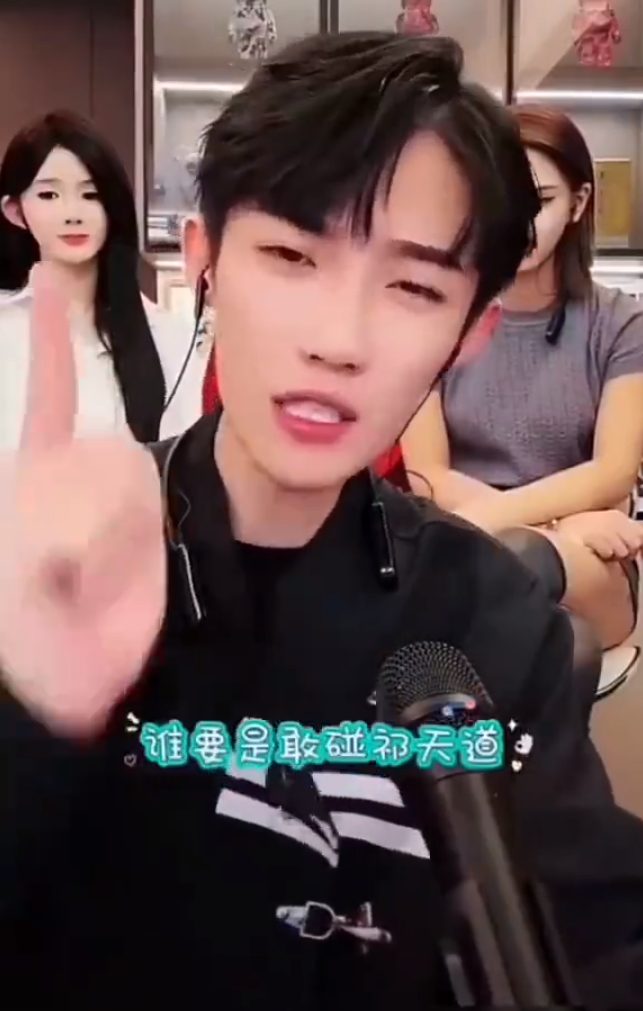 祁天道还能回归?徒弟辰轩喊话等师父回来!刘二狗锁流关门玩家族,不参加任何活动!(图3) 祁天道还能回归?徒弟辰轩喊话等师父回来!刘二狗锁流关门玩家族,不参加任何活动!(图3)
