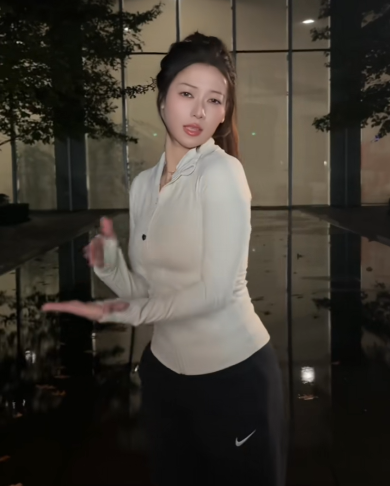 600万粉丝仅剩4万？吴柳芳再被“制裁”处罚，所在公会被限制后台(图1)