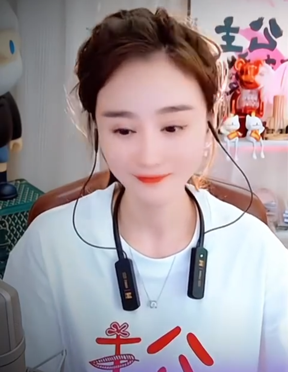 “宇文泡”出现在李四接机名单中,沈曼告诫824千万不能跟青蛙反目(图4) “宇文泡”出现在李四接机名单中,沈曼告诫824千万不能跟青蛙反目(图4)