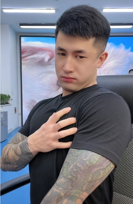 仙洋心疼如意,表态没想过回来!殷世航让女友傲娇美给自己生小孩(图1) 仙洋心疼如意,表态没想过回来!殷世航让女友傲娇美给自己生小孩(图1)