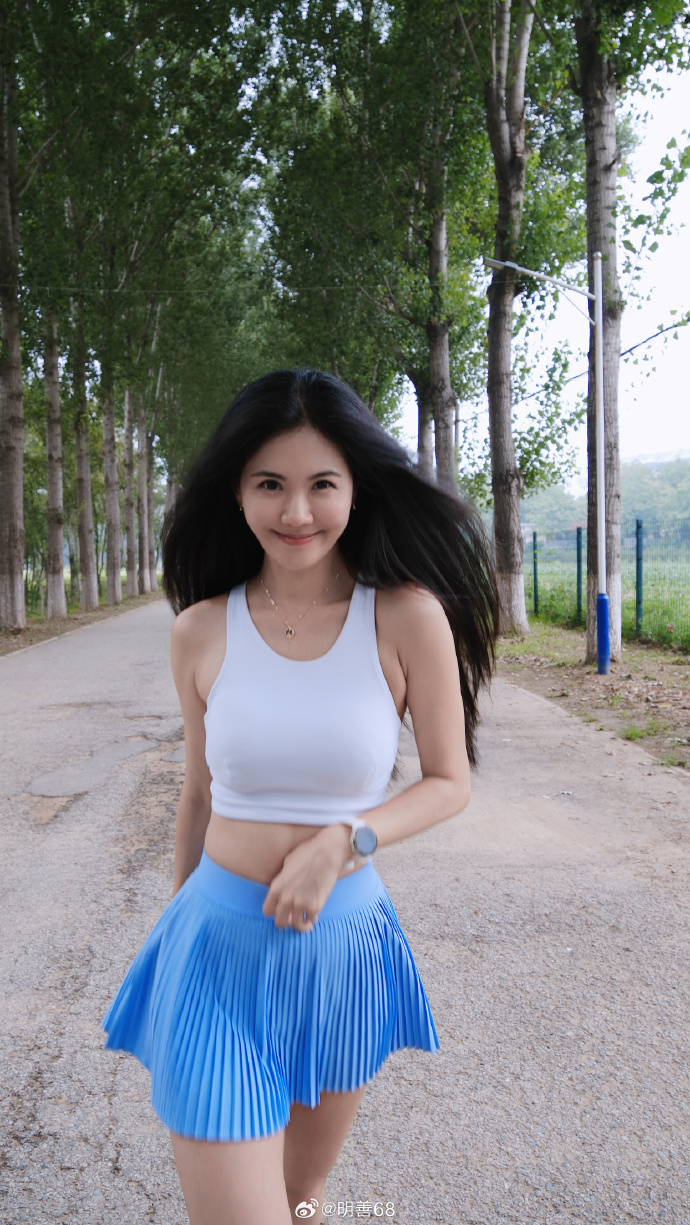 300万签约费小金娃愿意留在YY,晓夏分手欲出售yx公会,狗剩有意接手!(图1) 300万签约费小金娃愿意留在YY,晓夏分手欲出售yx公会,狗剩有意接手!(图1)