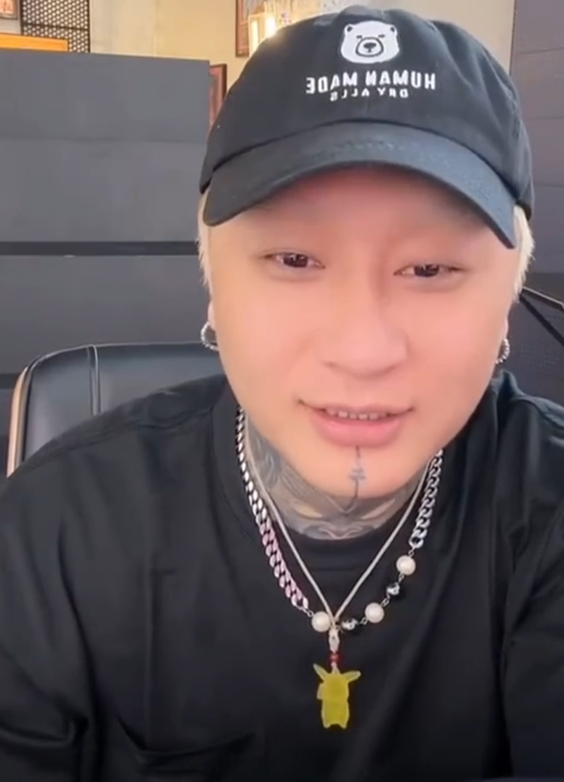 方丈解除限制高消费,喊话二子爷骡子别当老赖,思雨讲述被男友骗33万买车!(图1) 方丈解除限制高消费,喊话二子爷骡子别当老赖,思雨讲述被男友骗33万买车!(图1)