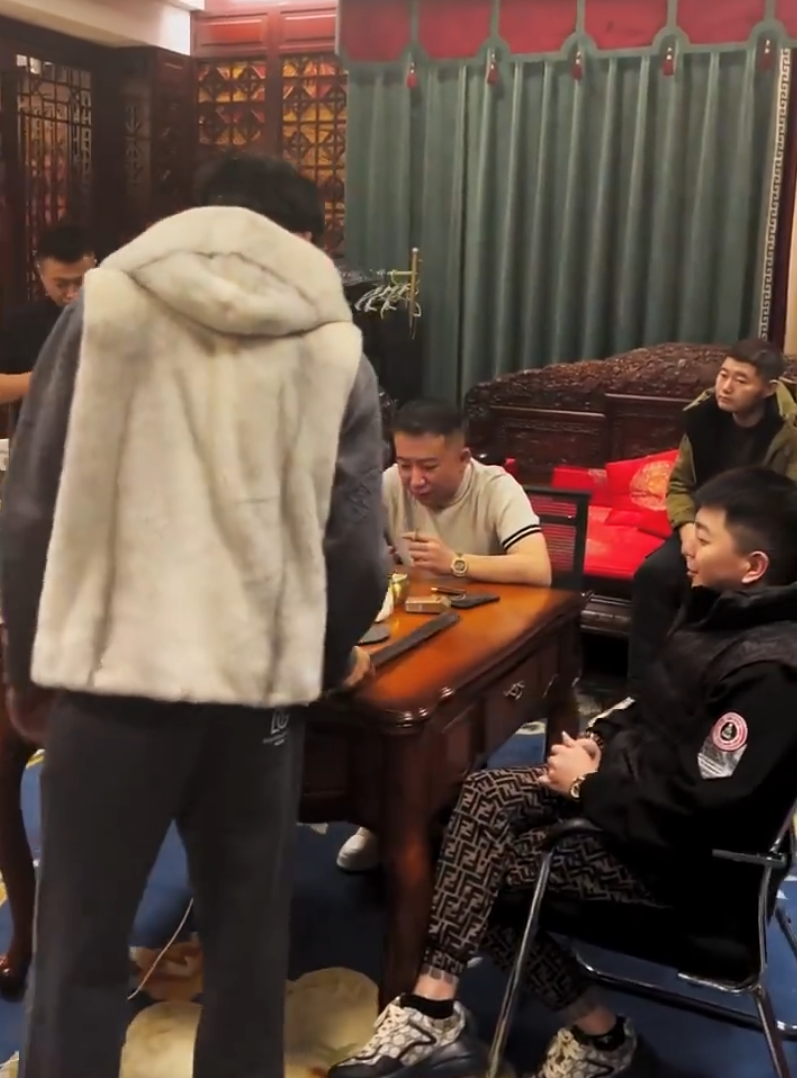 刘二狗认可天佑，高不踩低不舔，祁天道回来了？在女团直播间哭了(图3)