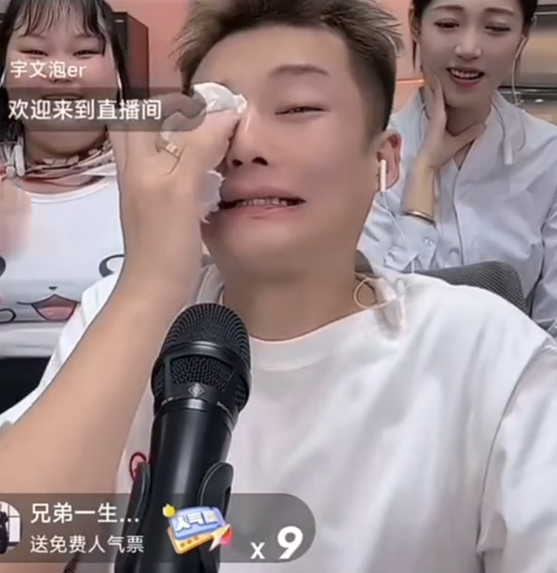 宇文泡在线连麦向公会讨薪270万?辛选签下500万粉丝娱乐女主播(图1) 宇文泡在线连麦向公会讨薪270万?辛选签下500万粉丝娱乐女主播(图1)