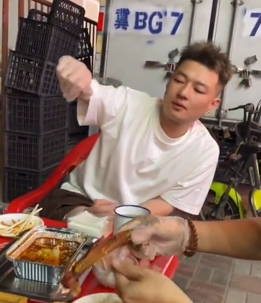 华星发声明点名“宇文泡“为不实言论，天佑感慨和二驴成为朋友是互相成就！(图4)