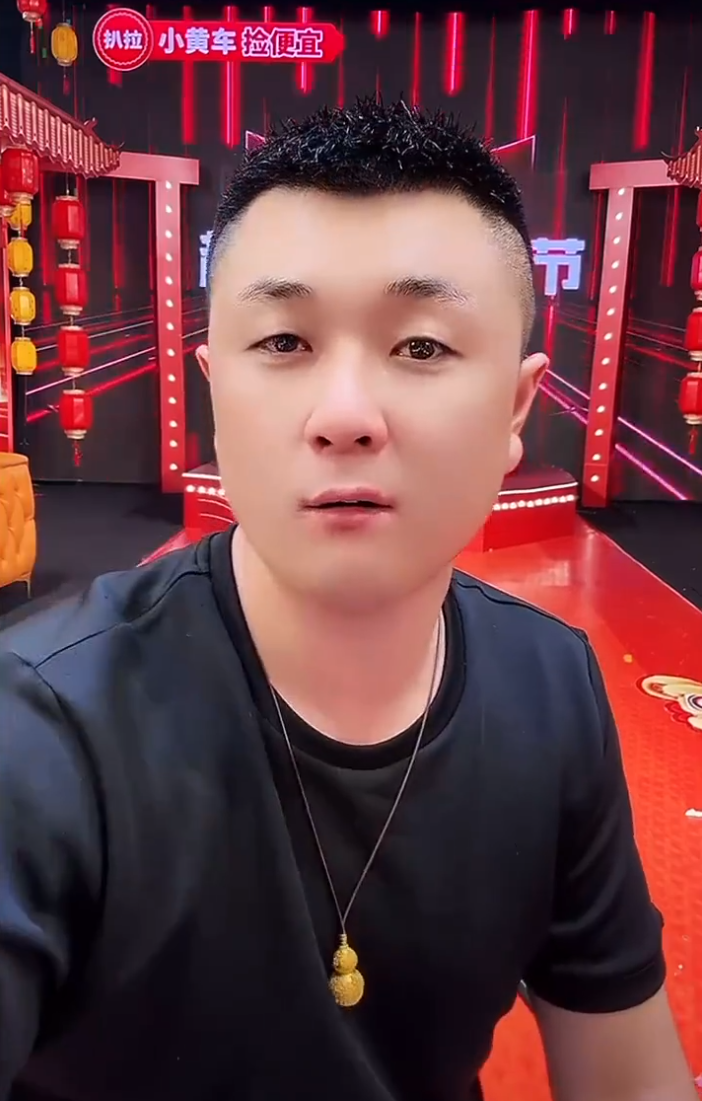 太原老葛怒斥某网红没骨气,芮甜甜表示不会盲目结婚,会寻找爱情(图1) 太原老葛怒斥某网红没骨气,芮甜甜表示不会盲目结婚,会寻找爱情(图1)