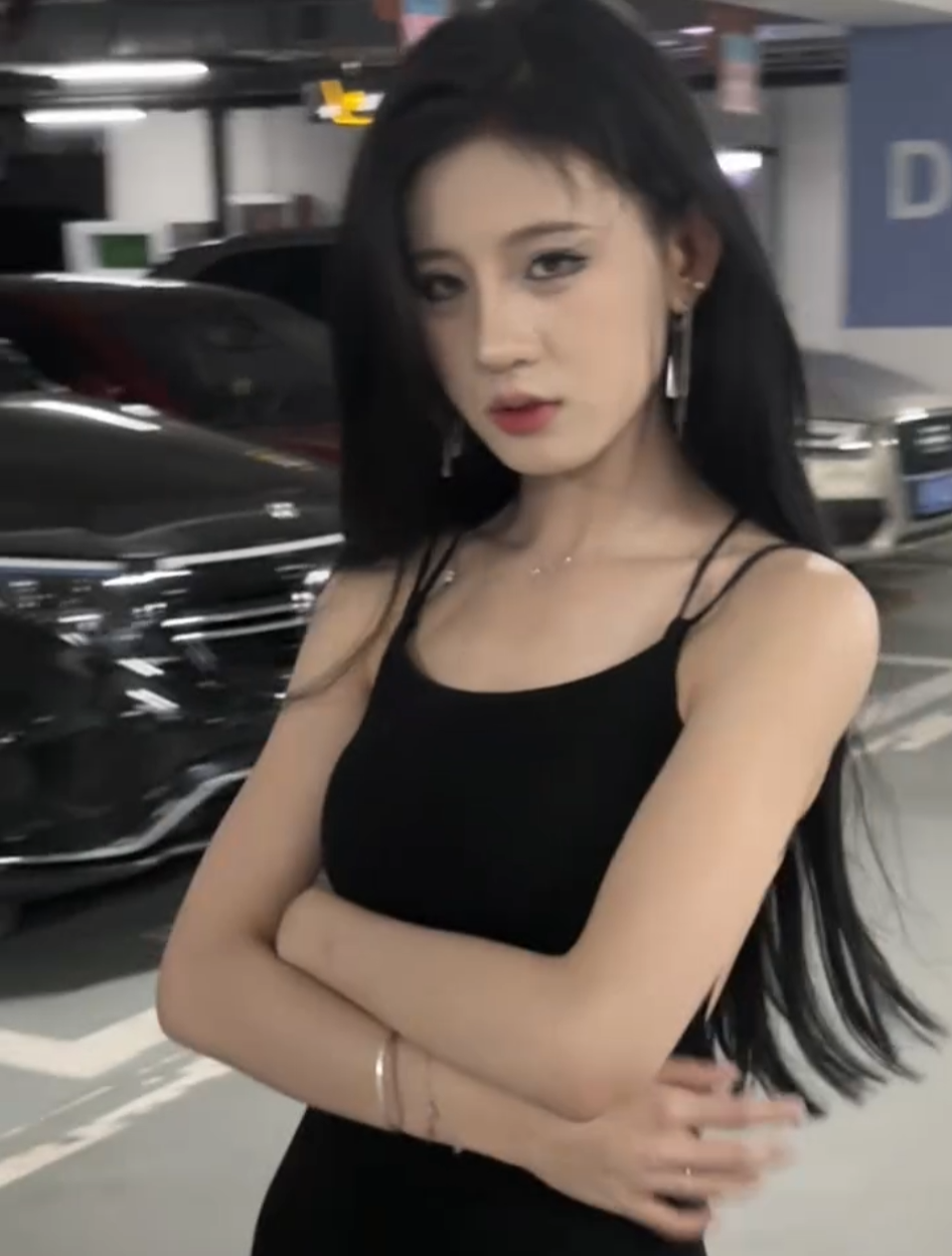不否认是擦边主播，小炸串回应没洗白，张二嫂自称团队能卖2个亿？(图6)