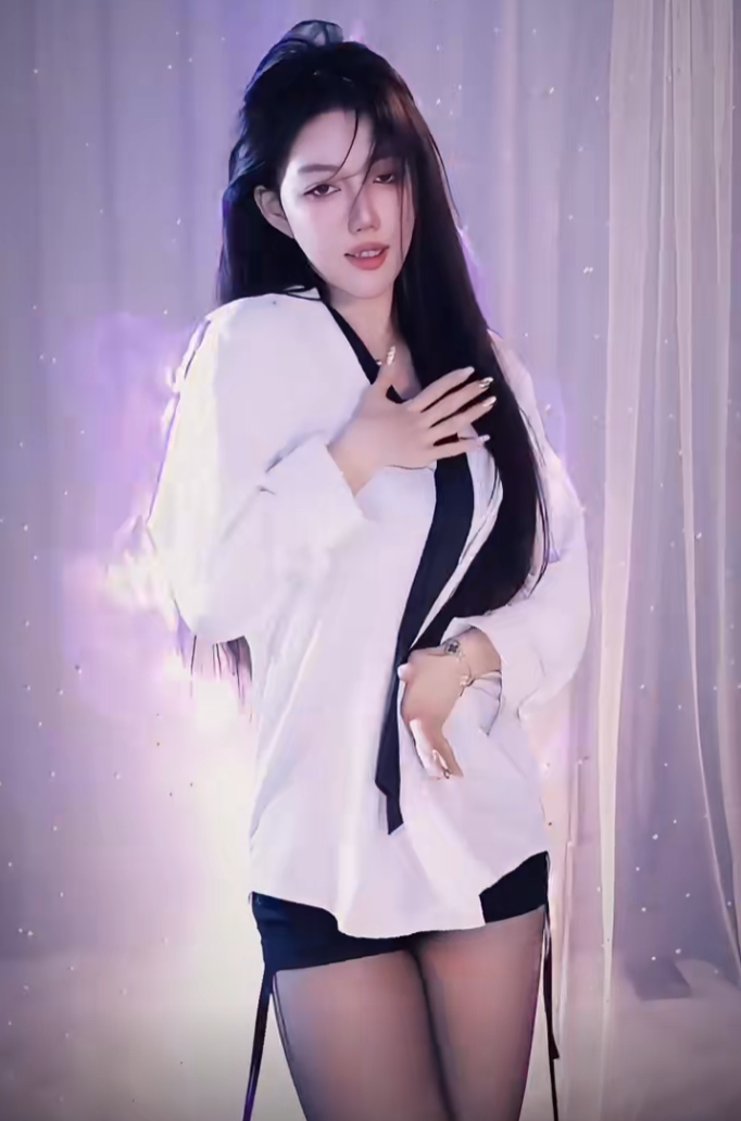 美女主播大胆素颜出镜,王指导秒变“王姨”,化妆后变成另一个人(图1) 美女主播大胆素颜出镜,王指导秒变“王姨”,化妆后变成另一个人(图1)