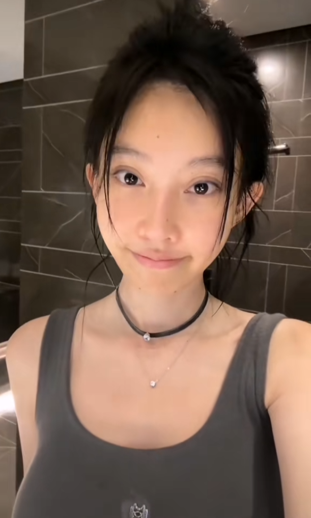 美女主播大胆素颜出镜,王指导秒变“王姨”,化妆后变成另一个人(图5) 美女主播大胆素颜出镜,王指导秒变“王姨”,化妆后变成另一个人(图5)