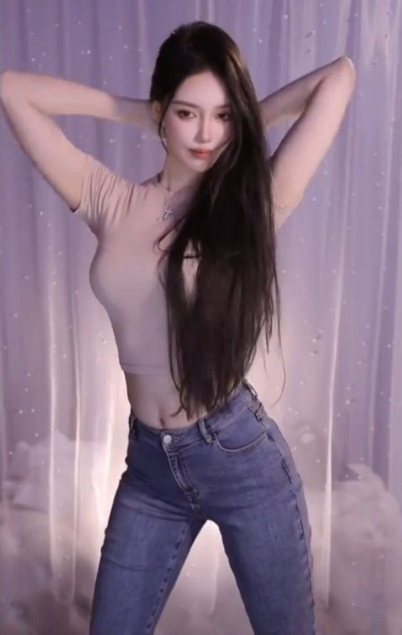 美女主播大胆素颜出镜,王指导秒变“王姨”,化妆后变成另一个人(图6) 美女主播大胆素颜出镜,王指导秒变“王姨”,化妆后变成另一个人(图6)