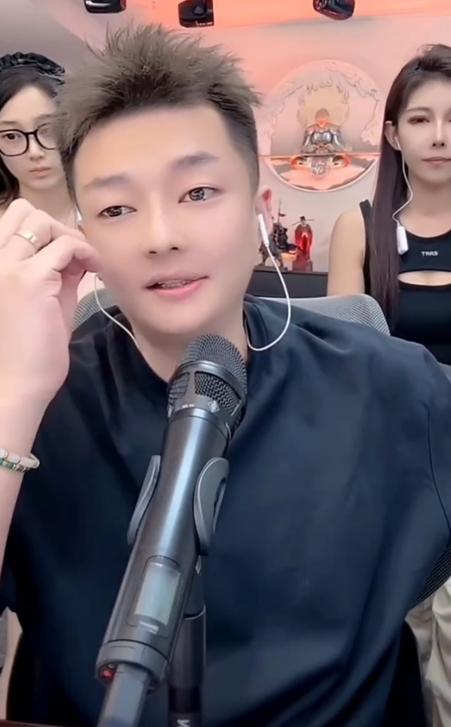 散打点评辛巴宇文泡闹掰,辛巴让刘小啦学习,首场带货必须破亿 !(图1) 散打点评辛巴宇文泡闹掰,辛巴让刘小啦学习,首场带货必须破亿 !(图1)