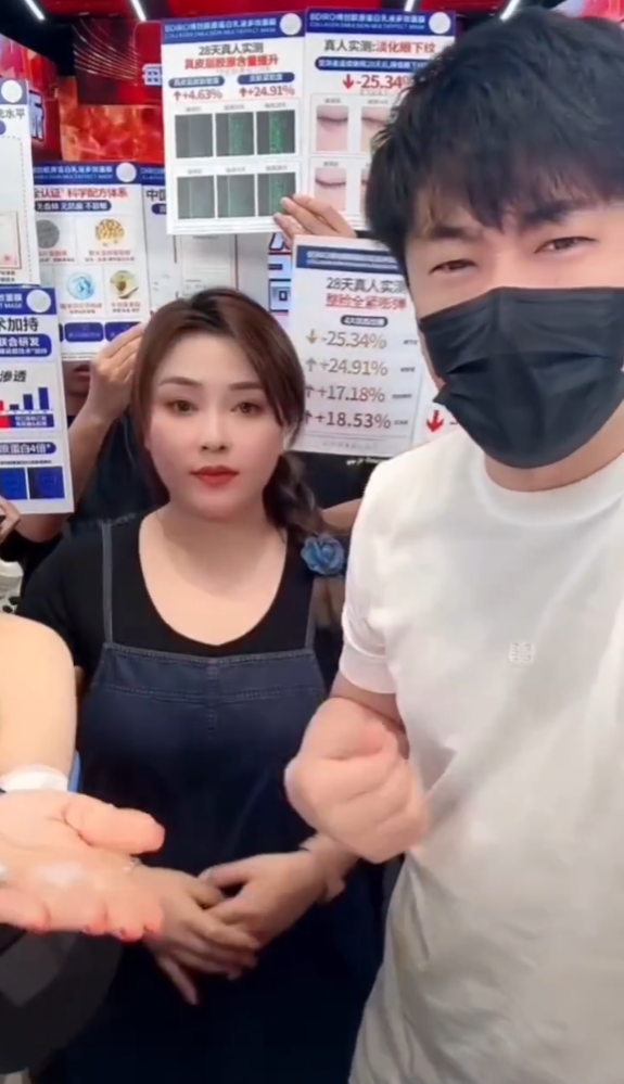 散打点评辛巴宇文泡闹掰,辛巴让刘小啦学习,首场带货必须破亿 !(图4) 散打点评辛巴宇文泡闹掰,辛巴让刘小啦学习,首场带货必须破亿 !(图4)