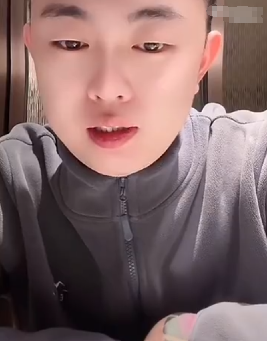 巴扎黑讲述‘进去’2年多前因后果!散打哥:普通人别跟KS干,你干不过!(图1) 巴扎黑讲述‘进去’2年多前因后果!散打哥:普通人别跟KS干,你干不过!(图1)