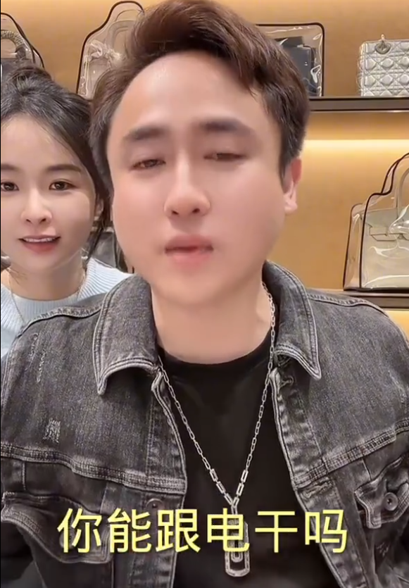 巴扎黑讲述‘进去’2年多前因后果!散打哥:普通人别跟KS干,你干不过!(图4) 巴扎黑讲述‘进去’2年多前因后果!散打哥:普通人别跟KS干,你干不过!(图4)
